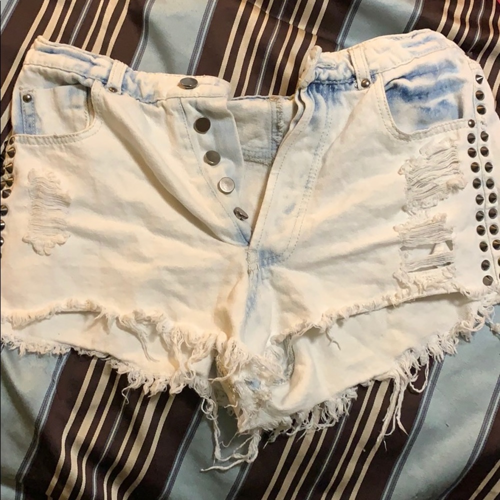 Ripped high waisted shorts